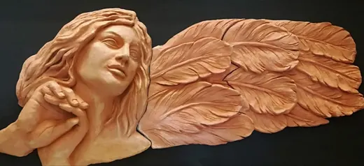 Angelo, altorilievo in creta 2023